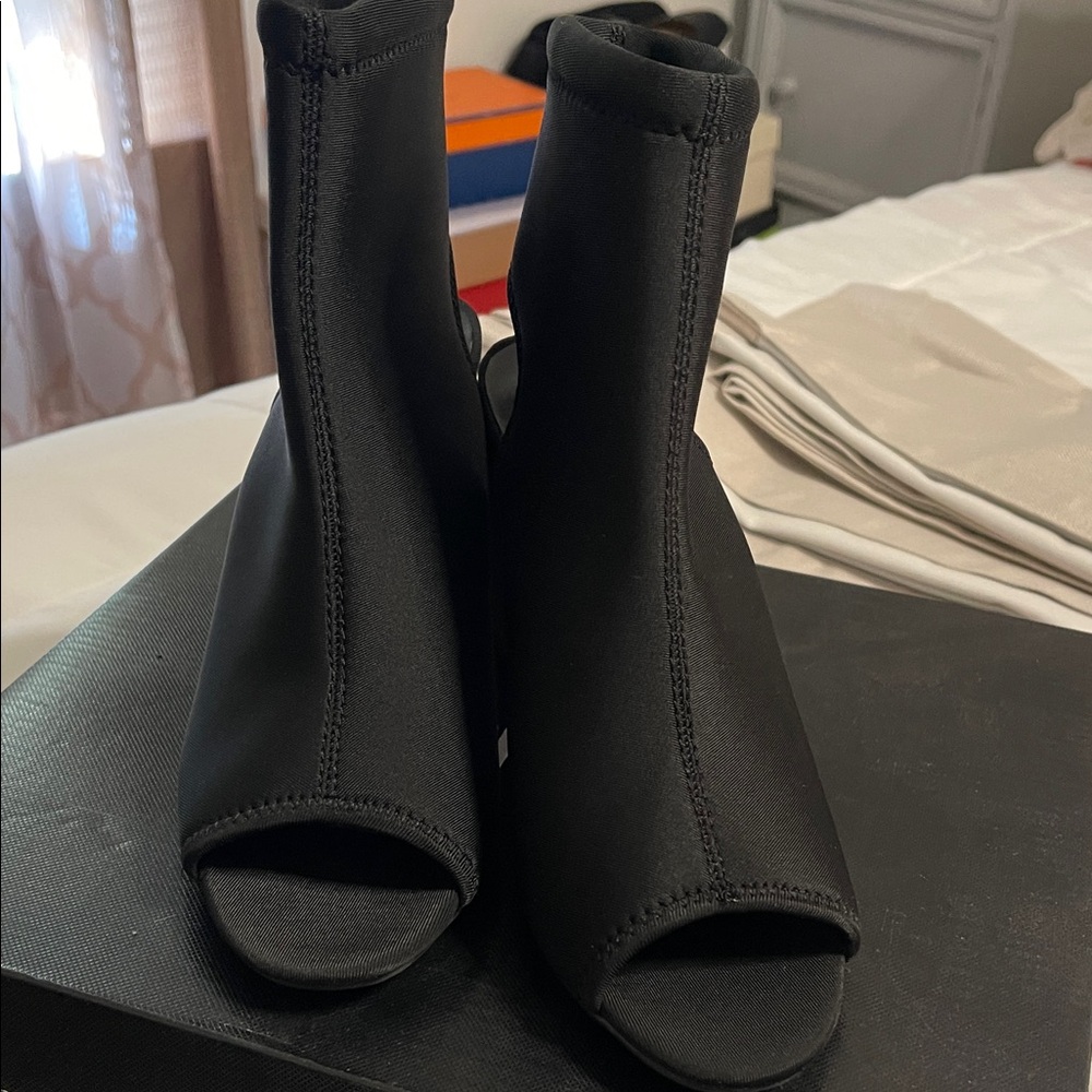 DKNY Elegant Black Heeled peep toe Boots